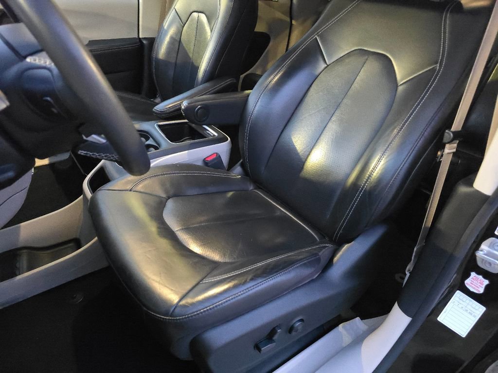 Used 2022 Chrysler Pacifica Touring-L image 23