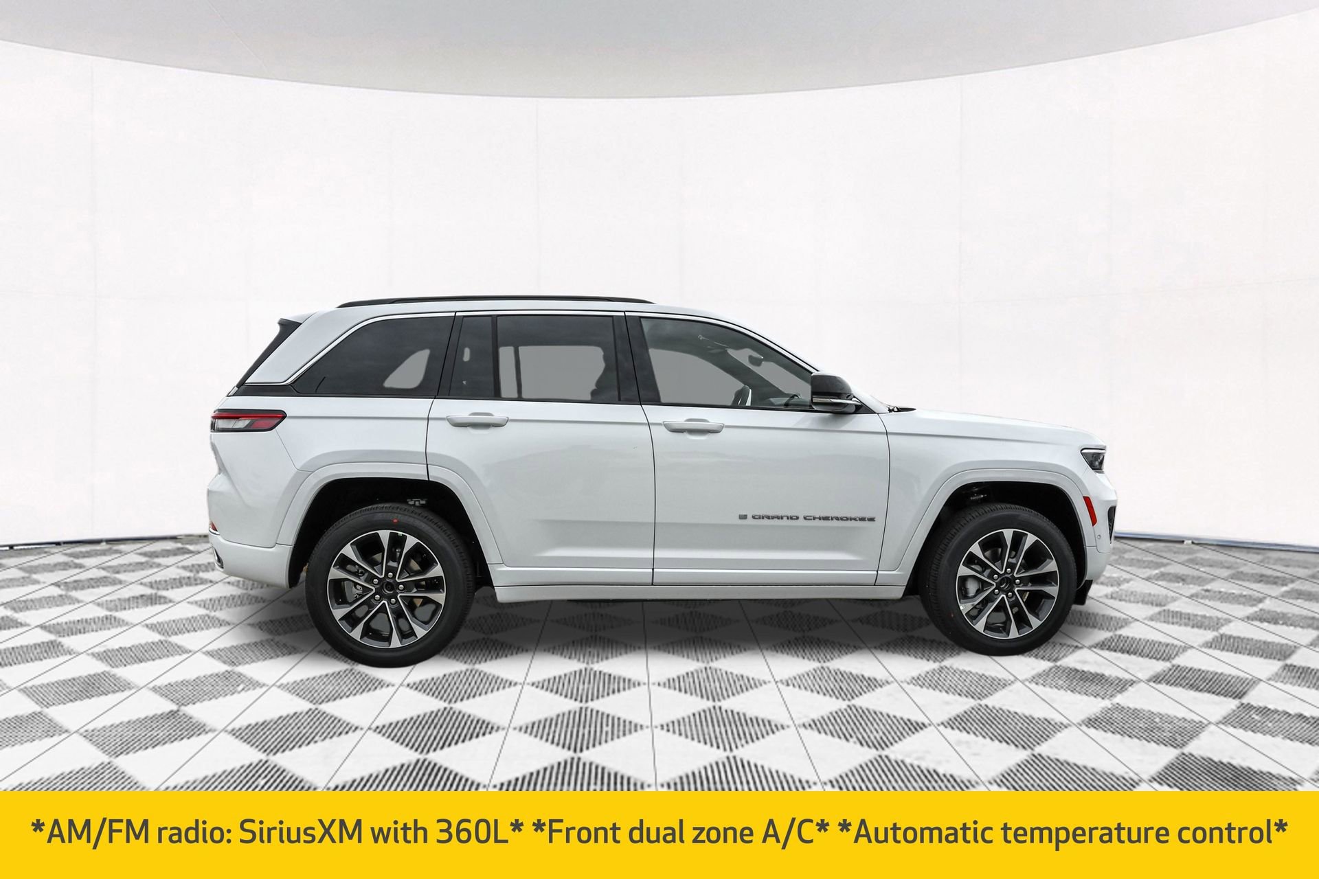 New 2025 Jeep Grand Cherokee Overland w/ Luxury Tech Group IV image 6