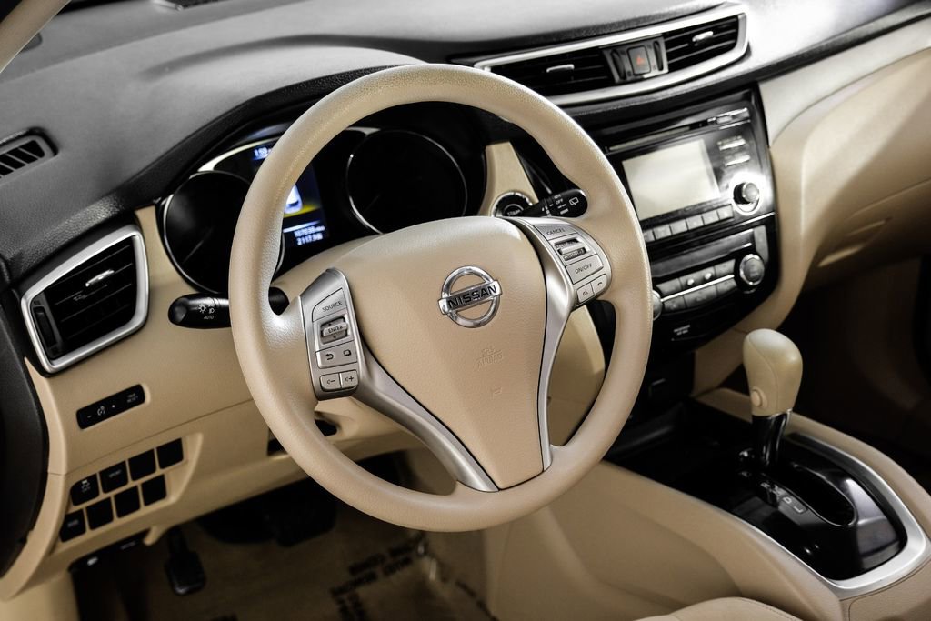 Used 2015 Nissan Rogue SV image 12