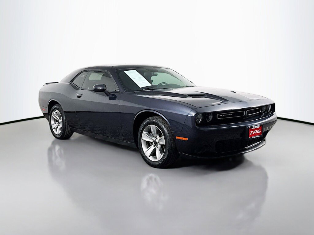 Used 2018 Dodge Challenger SXT image 7