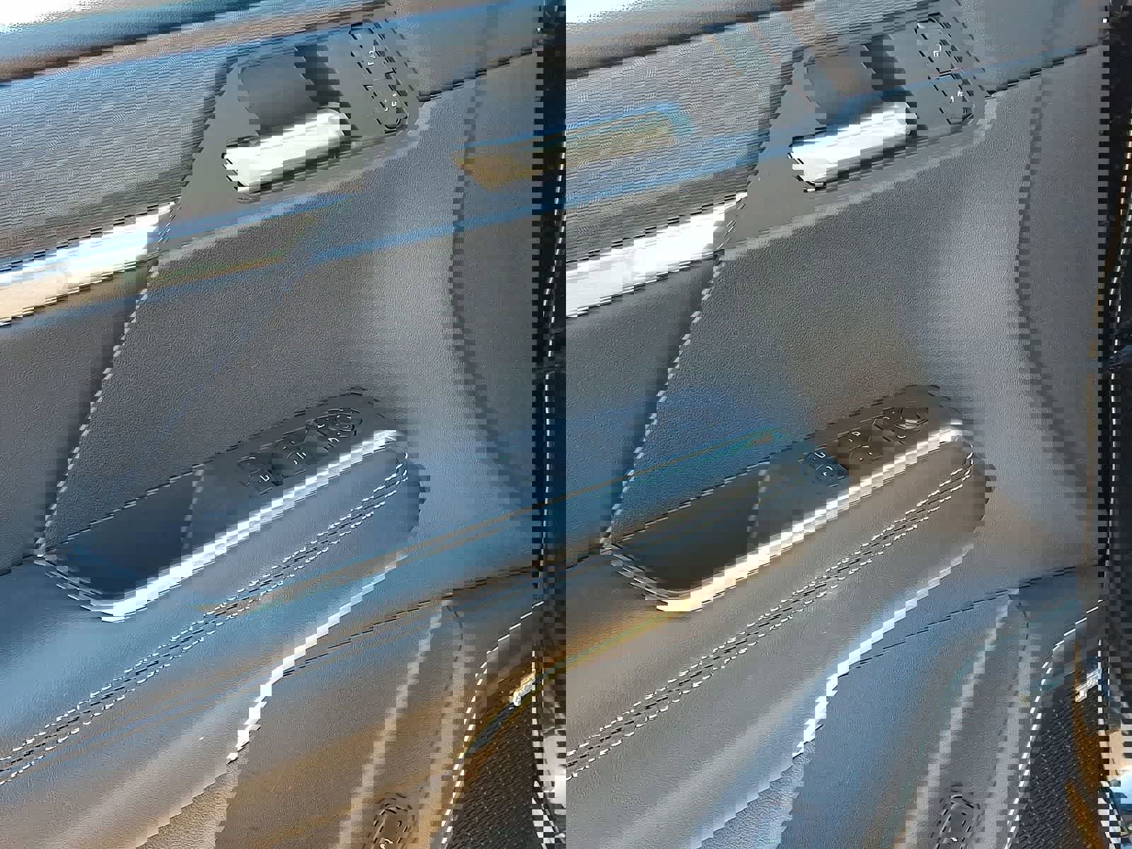 Used 2025 GMC Acadia Elevation image 29