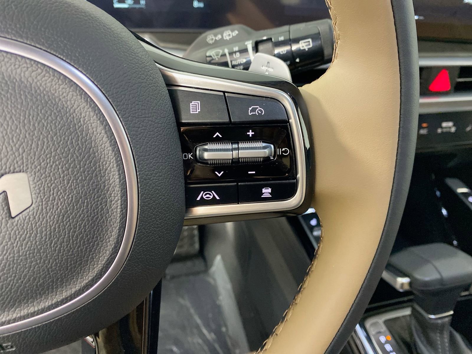 Used 2024 Kia Sorento SX Prestige w/ Olive Brown Leather Package image 19