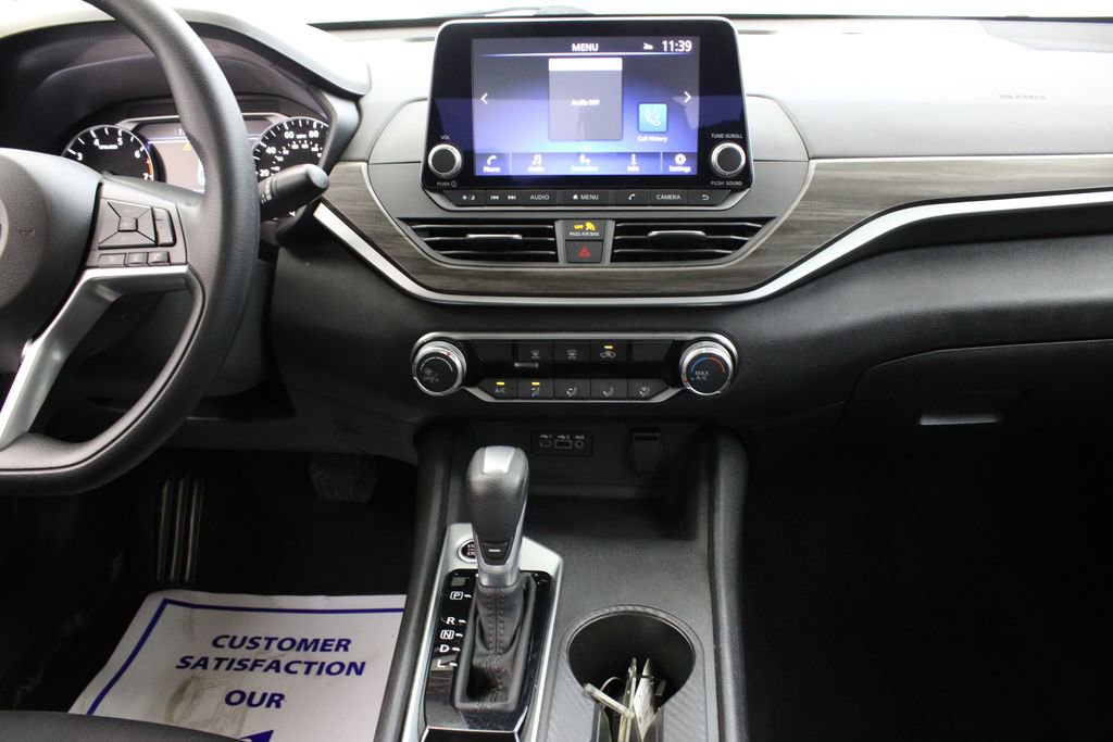Used 2025 Nissan Altima 2.5 SV FWD image 17