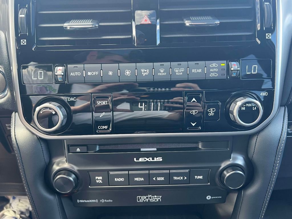 Used 2023 Lexus GX 460 Luxury w/ Sport Design Package image 33
