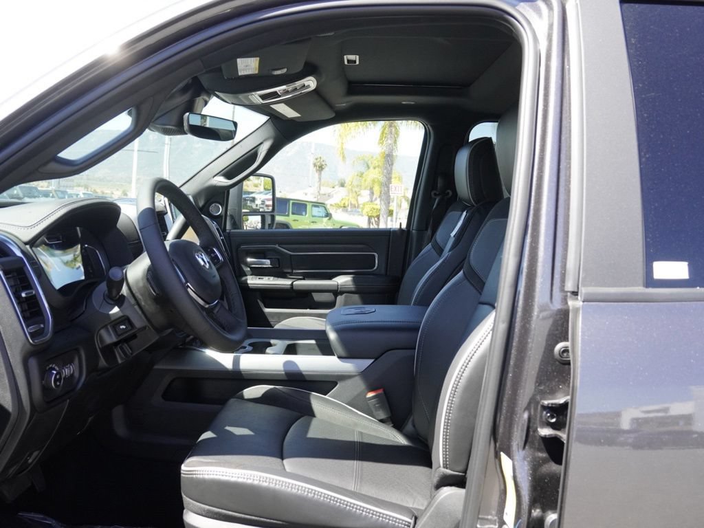 New 2026 RAM 2500 Laramie AWD/4WD image 18