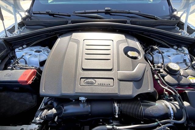 Certified 2026 Land Rover Range Rover Velar Dynamic SE AWD/4WD image 12