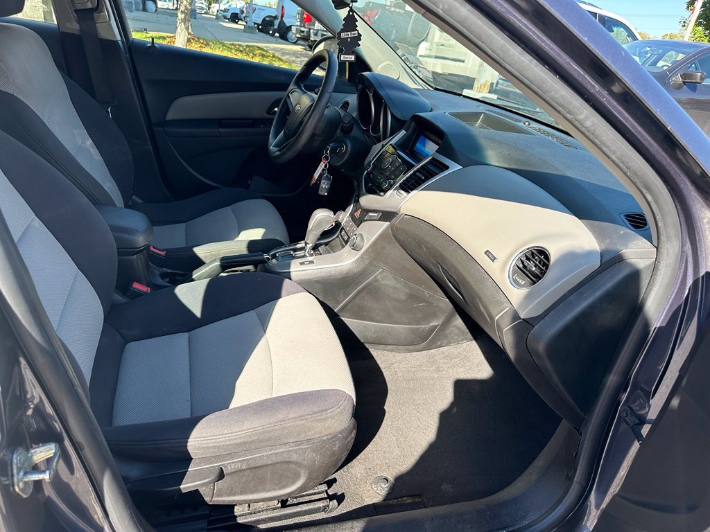 Used 2013 Chevrolet Cruze LS FWD image 22