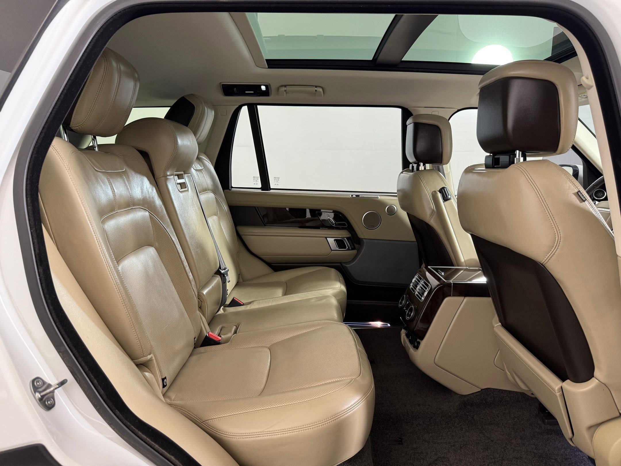 Used 2018 Land Rover Range Rover Long Wheelbase Supercharged image 27