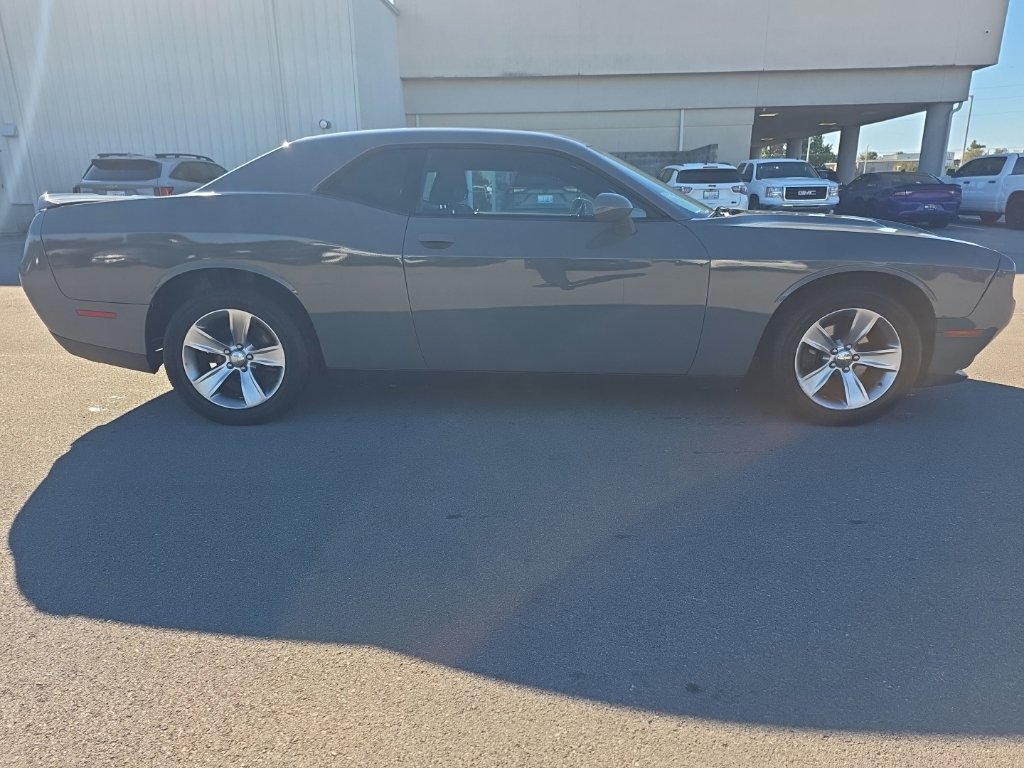 Used 2018 Dodge Challenger SXT RWD image 4