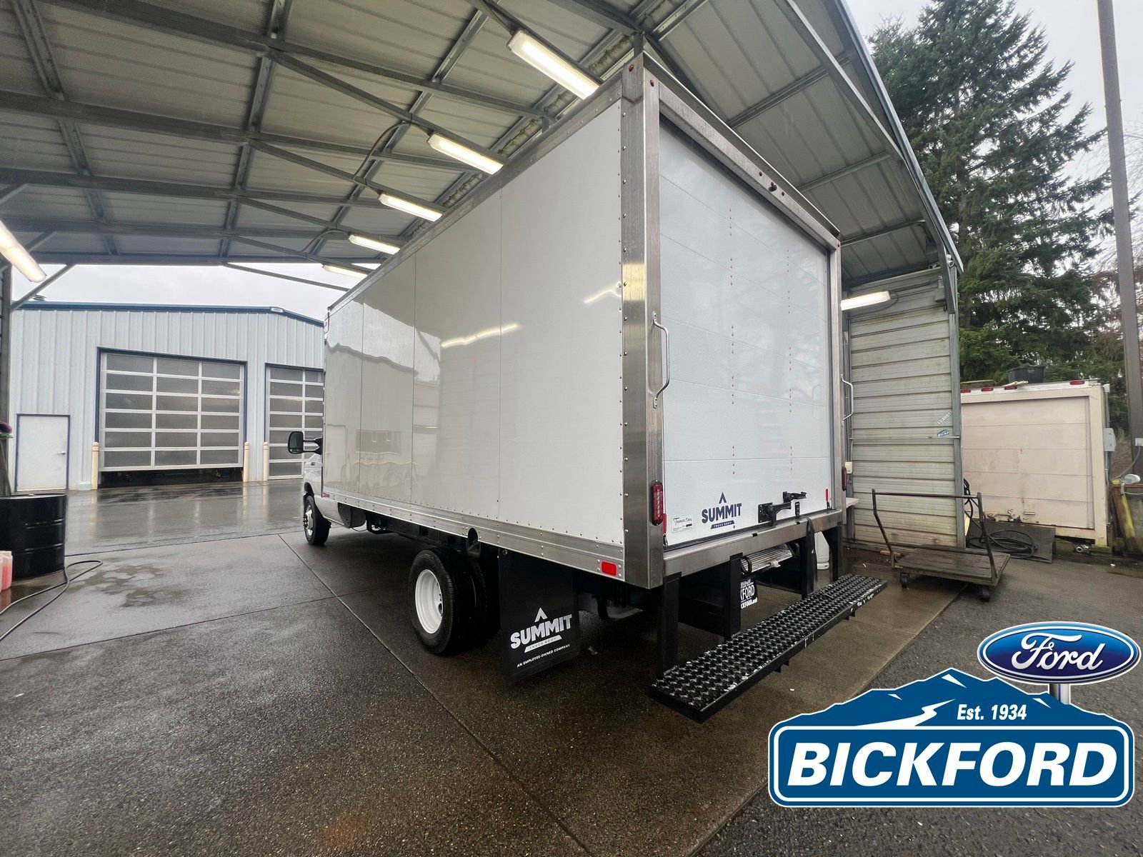 New 2026 Ford E-450 and Econoline 450 Super Duty w/ Interior Upgrade Package RWD image 4