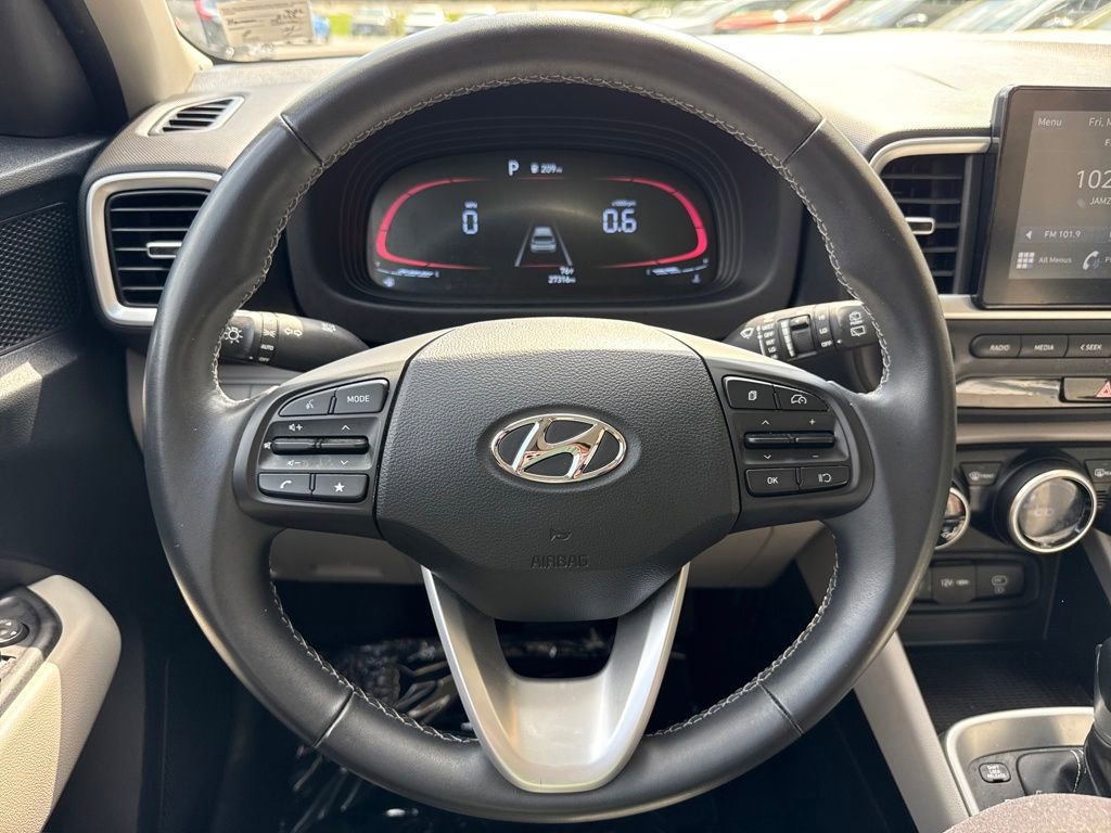 Used 2025 Hyundai Venue SEL image 17