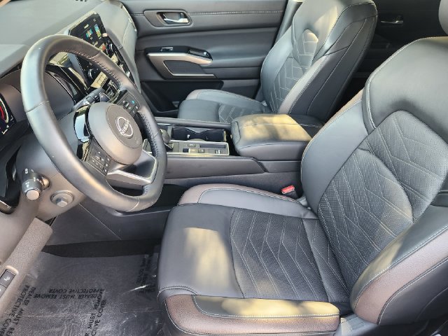 Used 2025 Nissan Pathfinder Platinum w/ Cargo Package FWD image 4