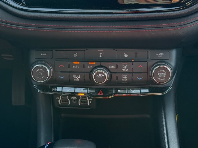 Used 2025 Dodge Durango GT AWD/4WD image 17