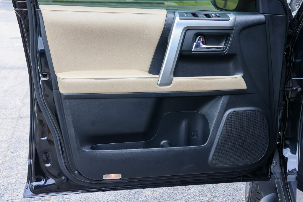 Used 2021 Toyota 4Runner SR5 Premium w/ Moonroof Package RWD image 9