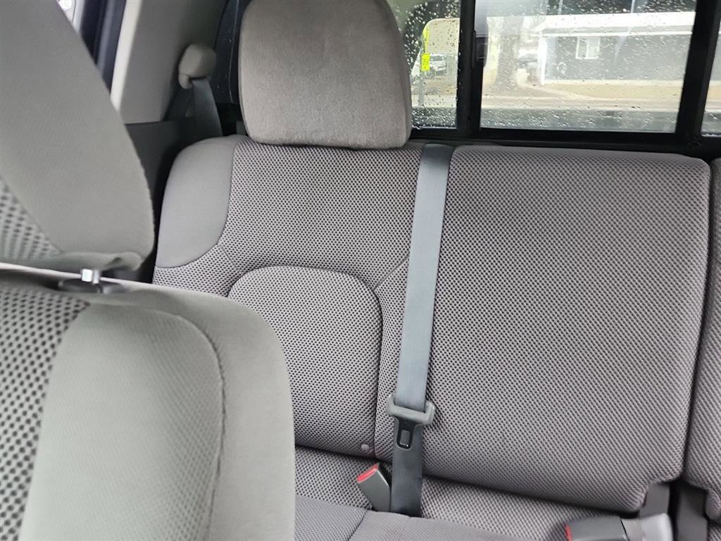 Used 2016 Nissan Frontier SV image 19