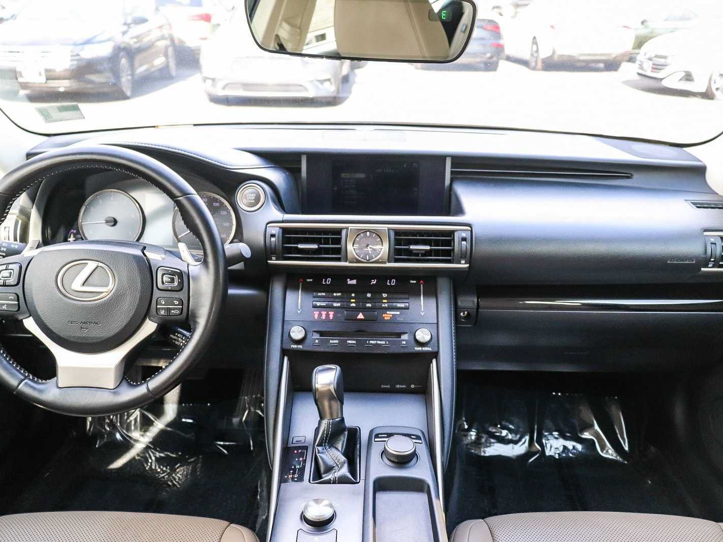Used 2018 Lexus IS 300 RWD image 13