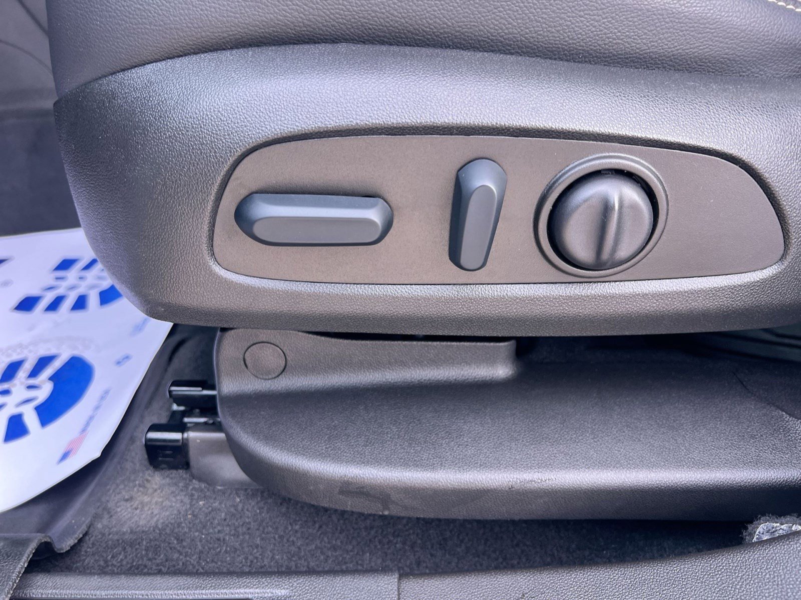 Used 2023 GMC Acadia Denali w/ Denali Technology Package image 13