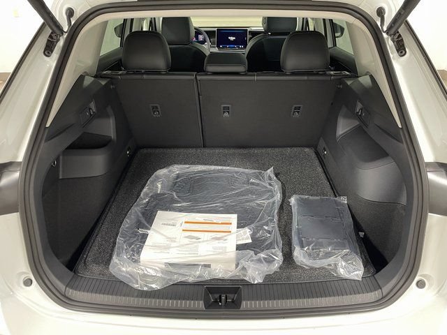 New 2026 Volkswagen Tiguan SE AWD/4WD image 28