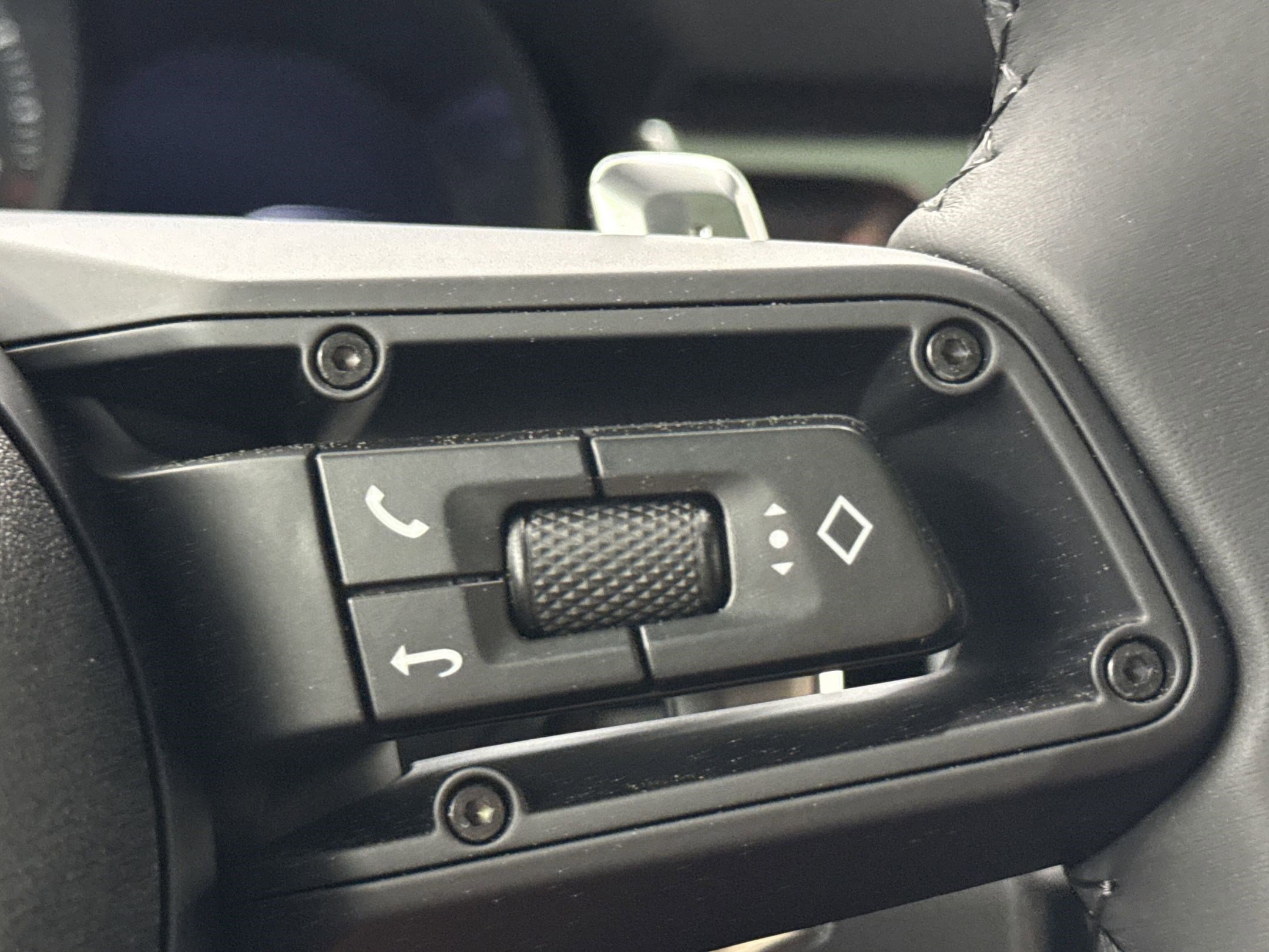 New 2025 Porsche Macan image 17