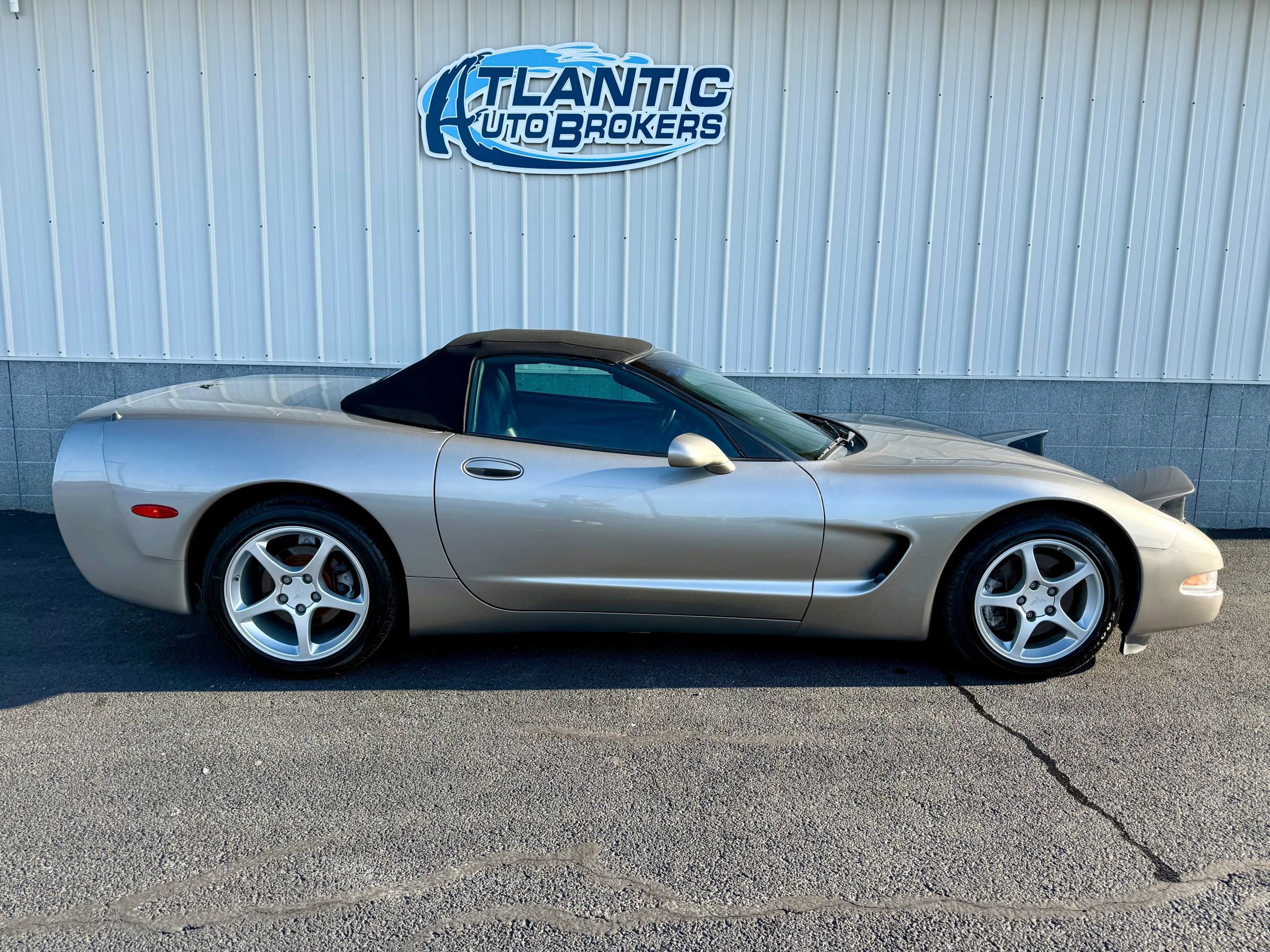 Used 2001 Chevrolet Corvette Convertible w/ Preferred Equipment Group2 RWD image 3
