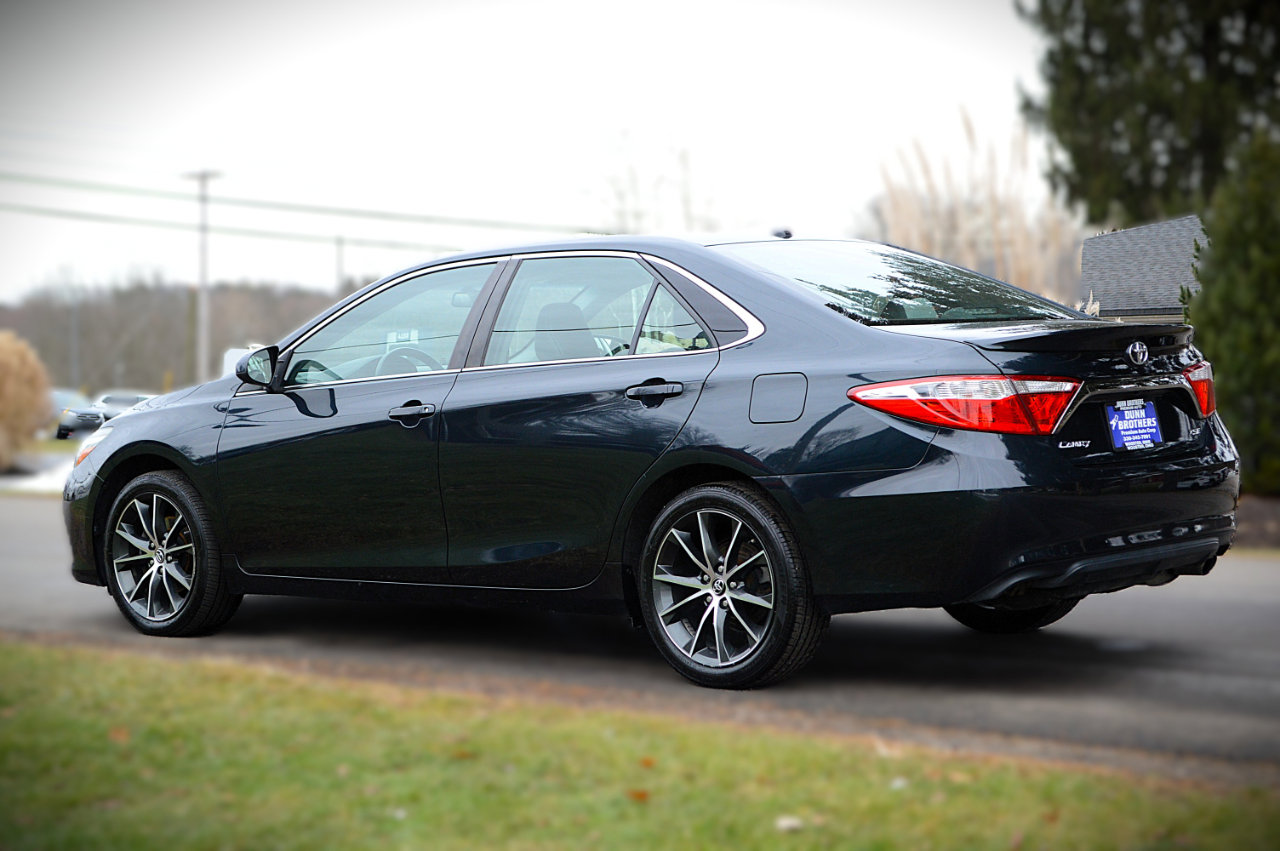 Used 2015 Toyota Camry XSE image 7