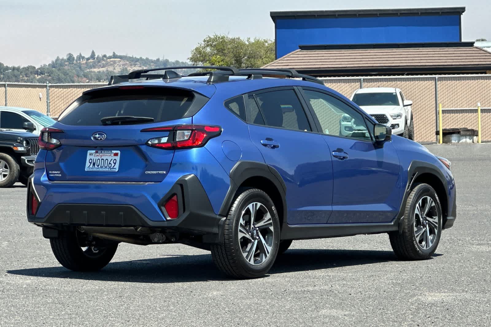 Used 2025 Subaru Crosstrek 2.5i Premium AWD/4WD image 3