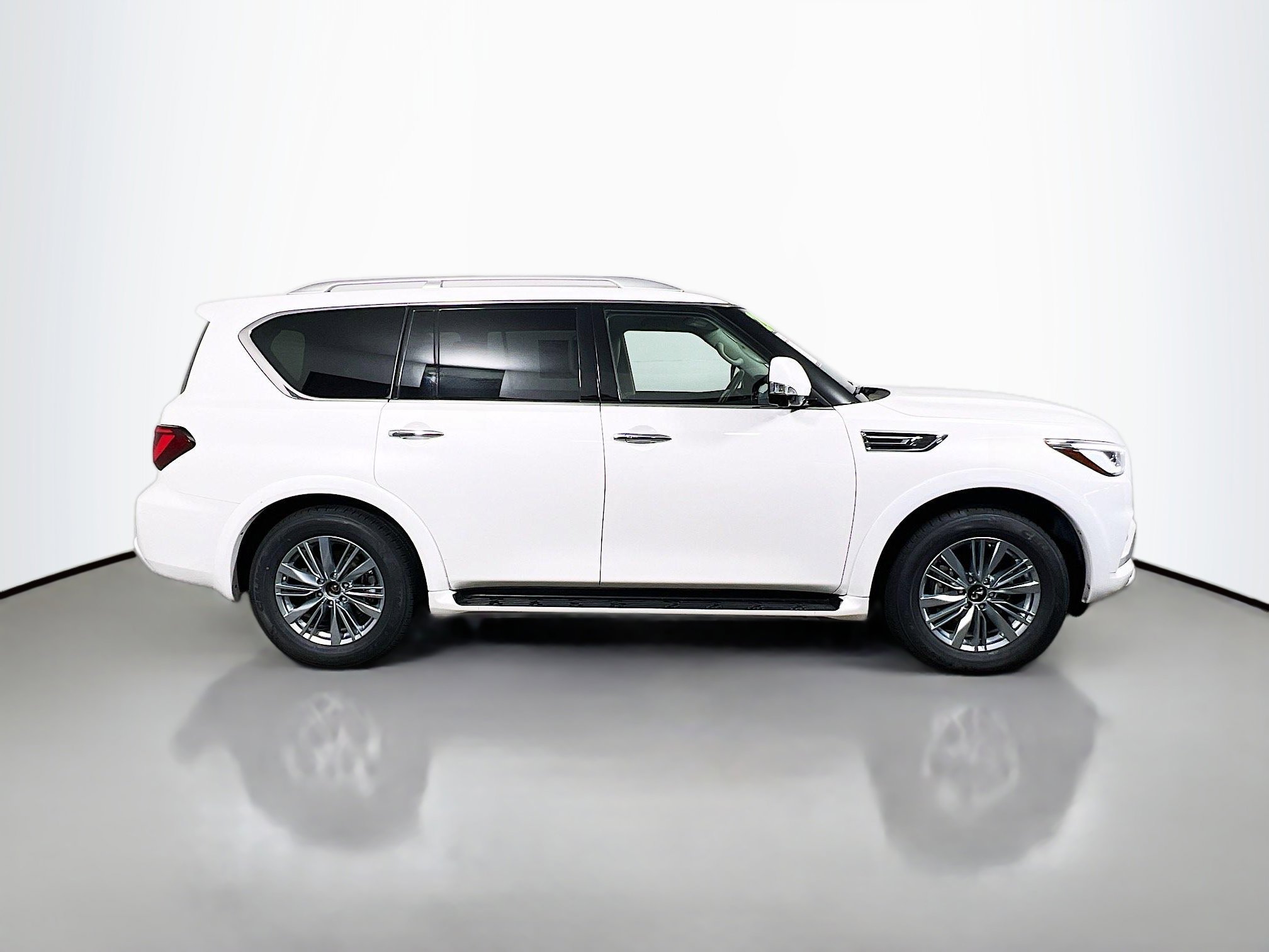 Used 2024 INFINITI QX80 Luxe image 3