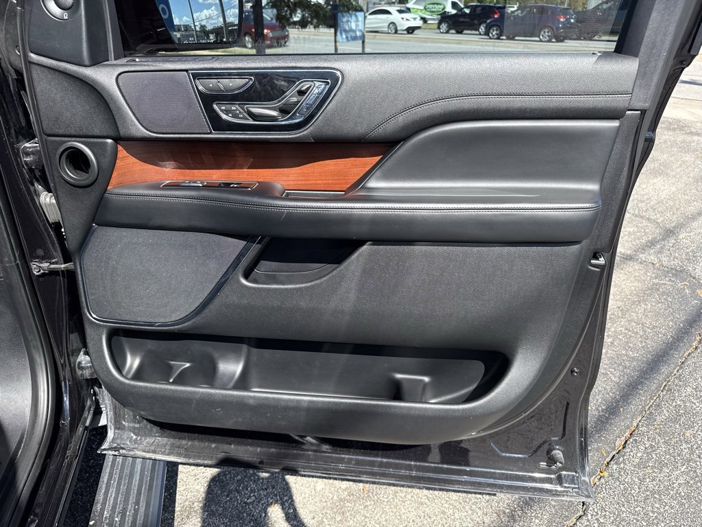Used 2020 Lincoln Navigator Reserve image 45