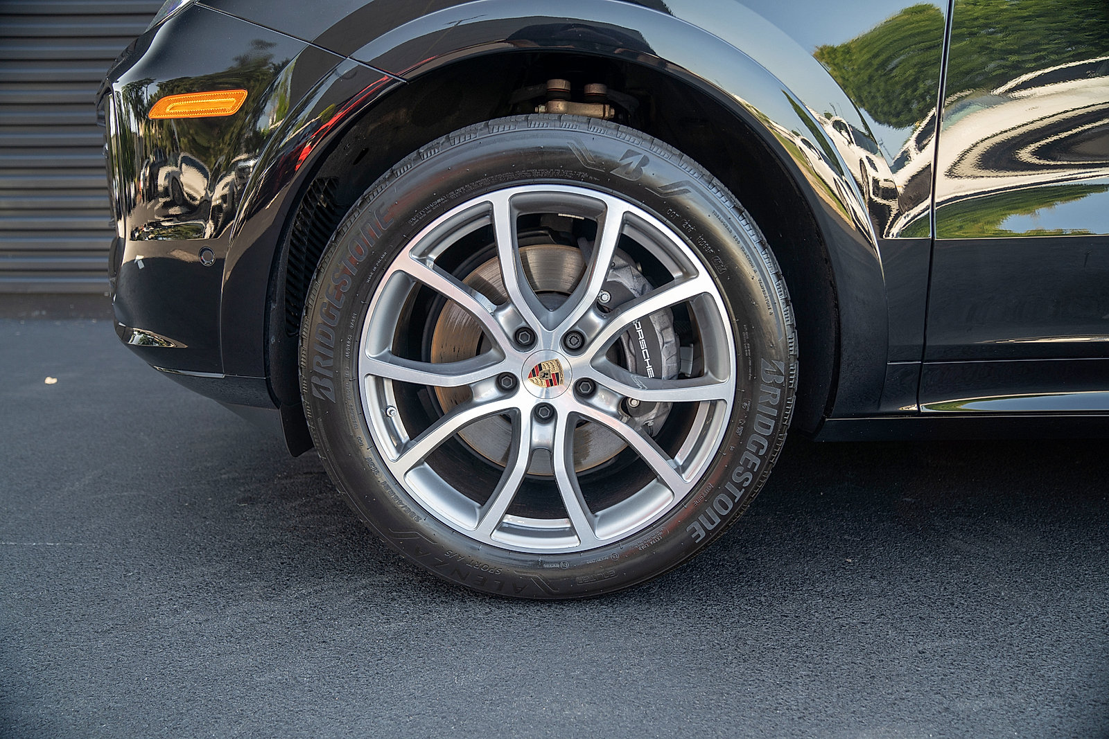 Certified 2025 Porsche Cayenne AWD/4WD image 23