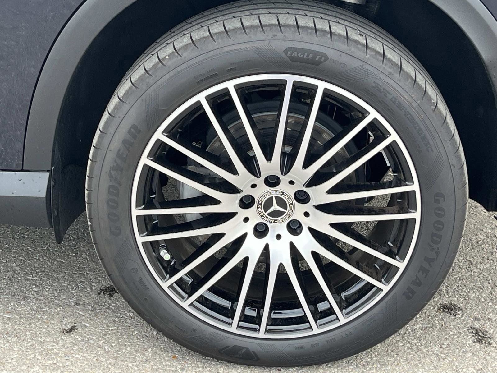 Certified 2024 Mercedes-Benz GLC 300 image 12