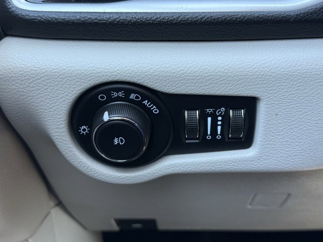 Certified 2021 Chrysler Pacifica Touring-L image 31