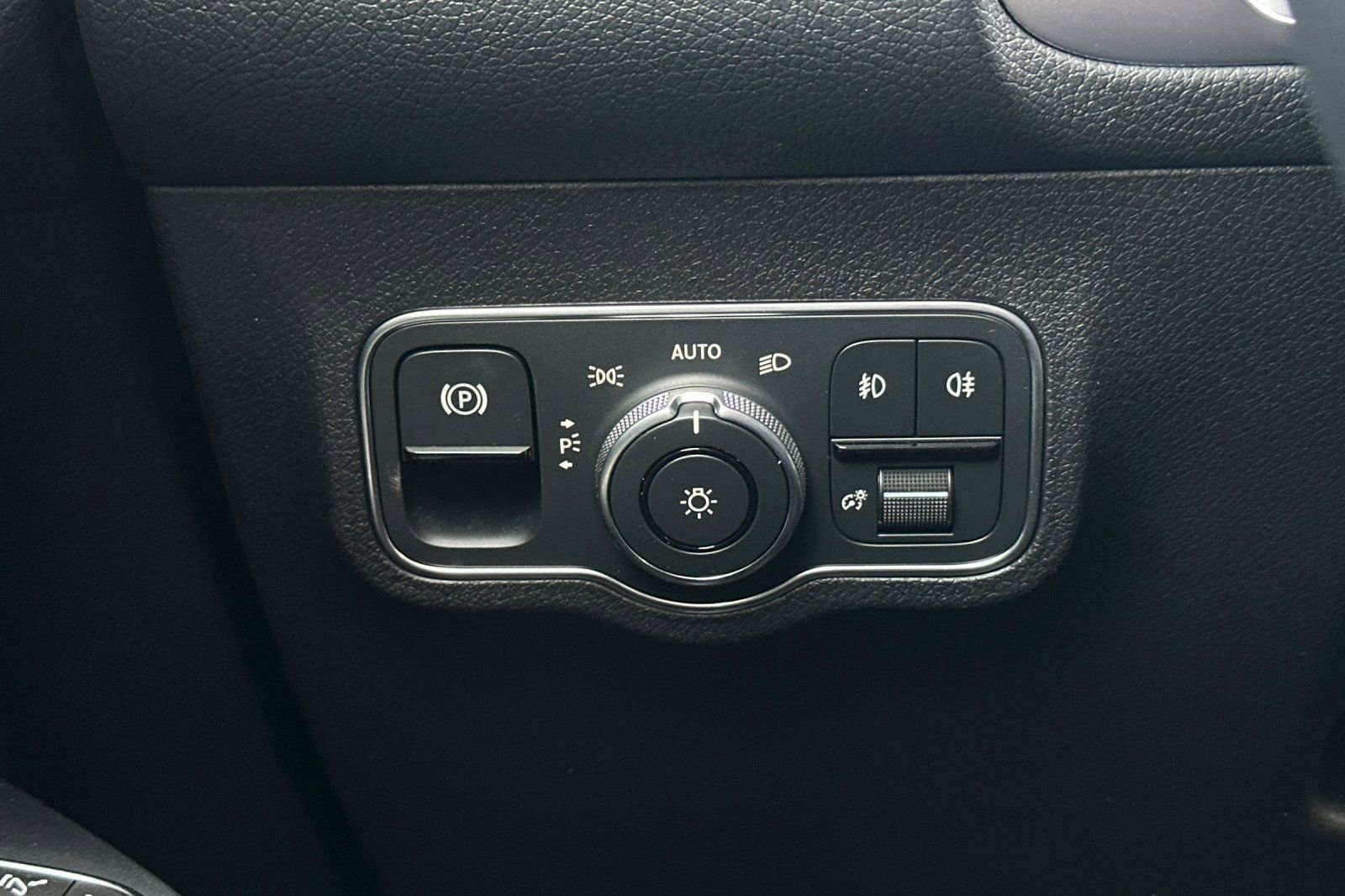 New 2026 Mercedes-Benz GLB 250 image 27