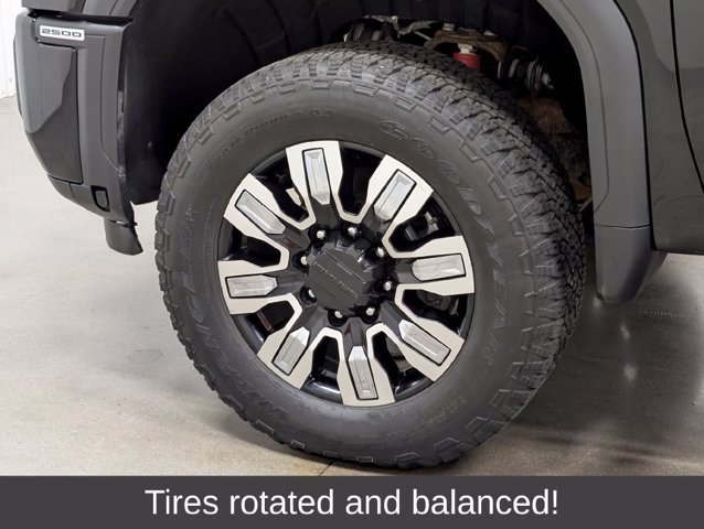 Used 2025 GMC Sierra 2500 AT4 AWD/4WD image 2