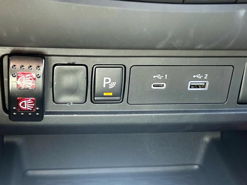 Used 2025 Nissan Frontier PRO-4X AWD/4WD image 29
