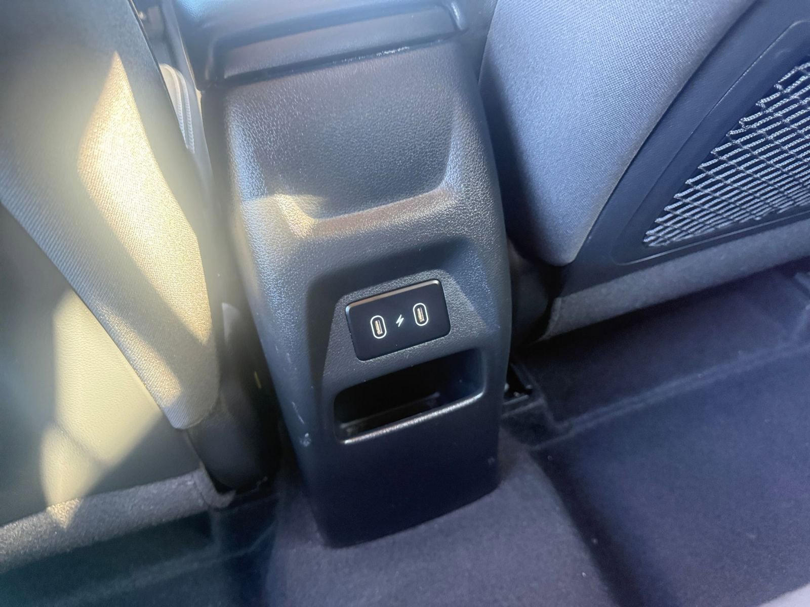 Used 2025 Hyundai Venue SEL image 23