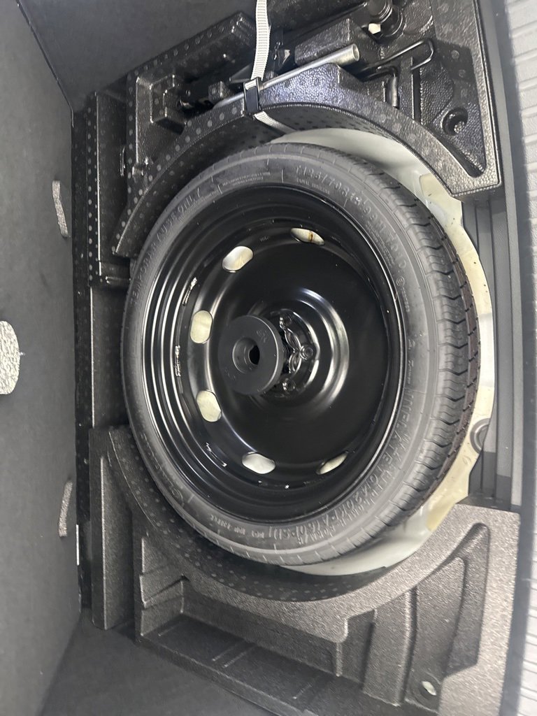 Certified 2025 Volkswagen Taos SE image 31