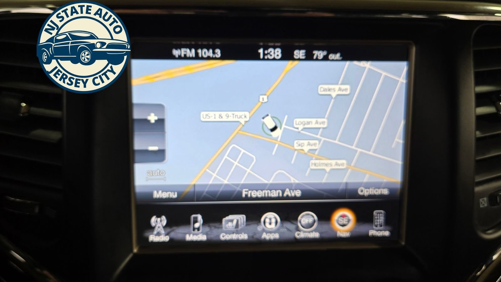 Used 2017 Jeep Grand Cherokee Overland AWD/4WD image 15