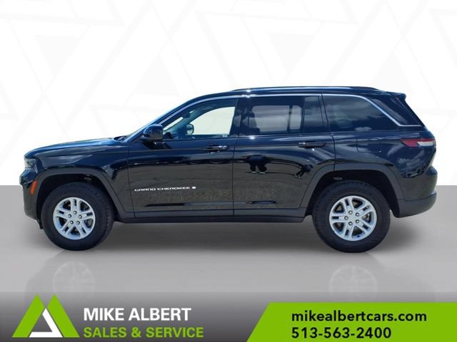 Used 2023 Jeep Grand Cherokee Laredo AWD/4WD image 4
