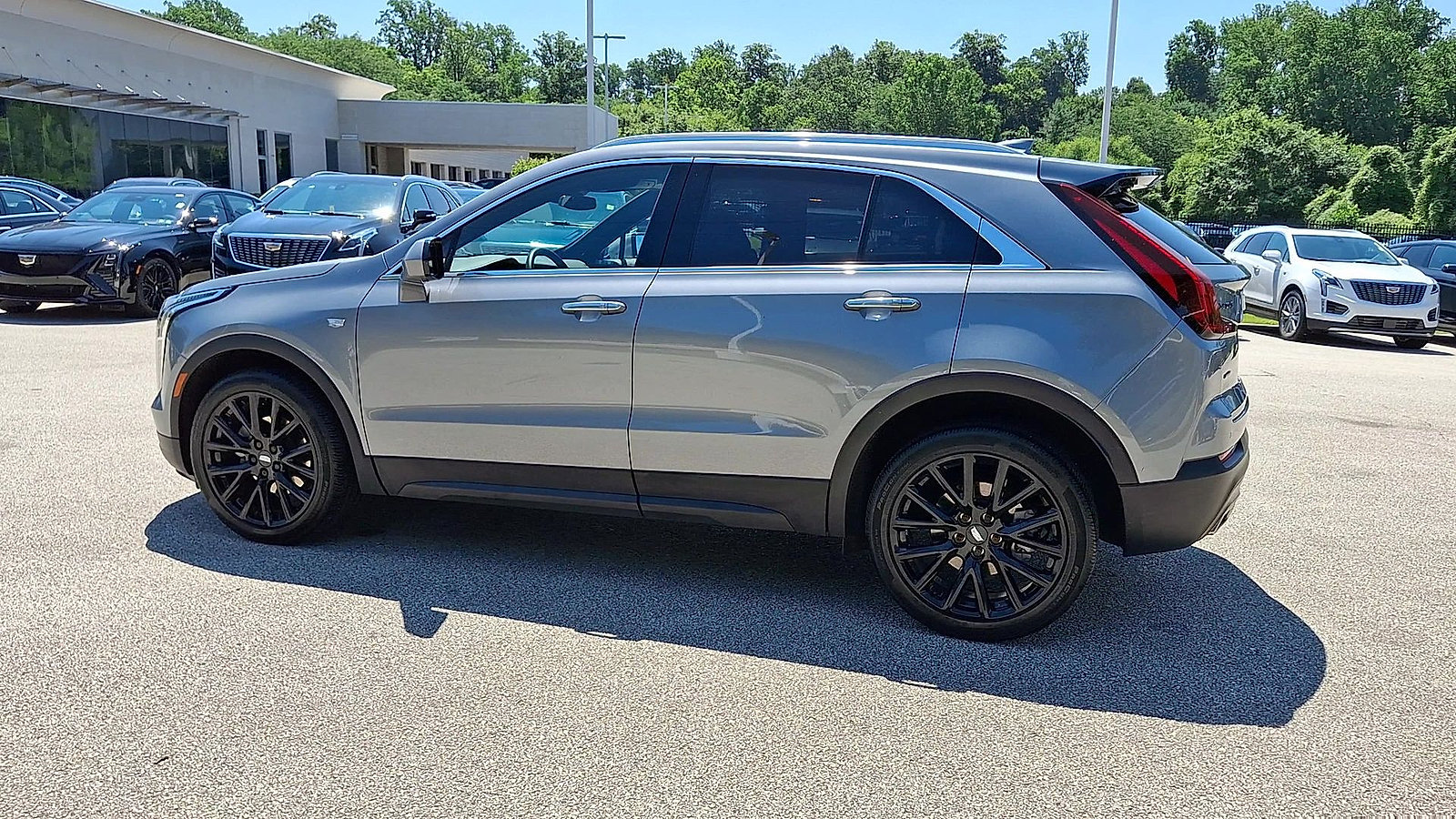 Used 2023 Cadillac XT4 Luxury w/ LPO, Onyx Lite Package AWD/4WD image 6