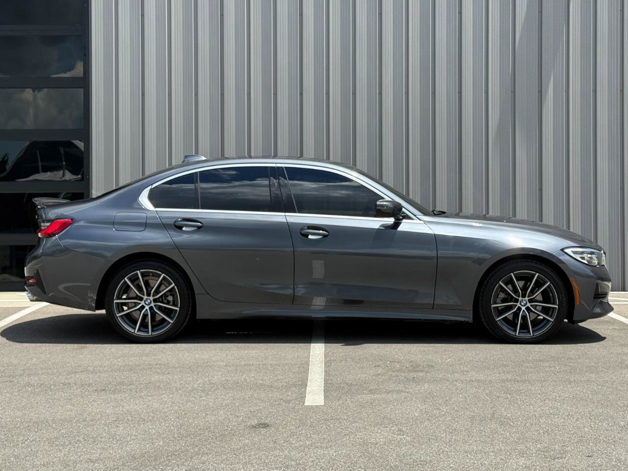 Used 2019 BMW 330i xDrive Sedan w/ Driving Assistance Package AWD/4WD image 4