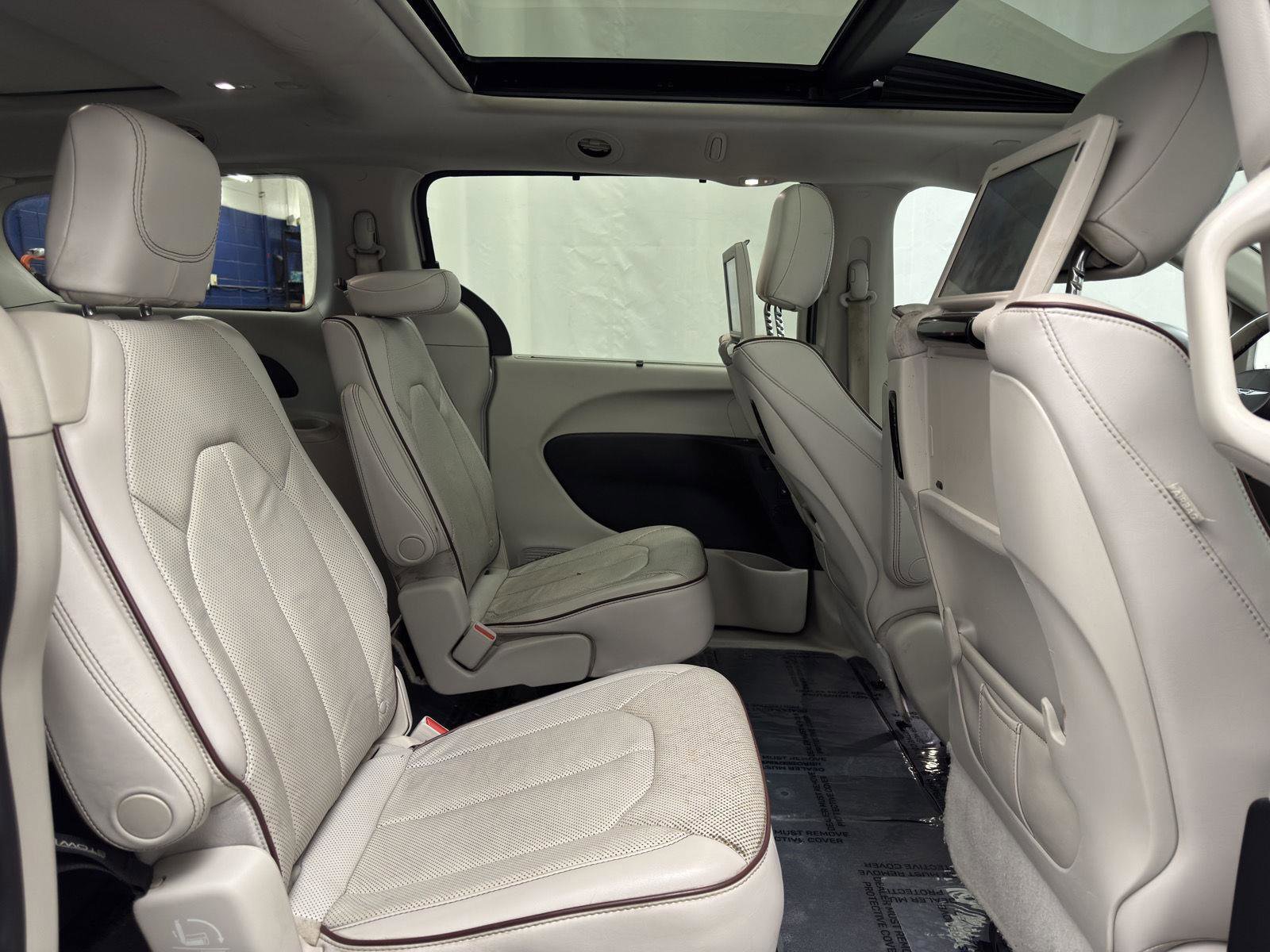 Used 2017 Chrysler Pacifica Limited image 33