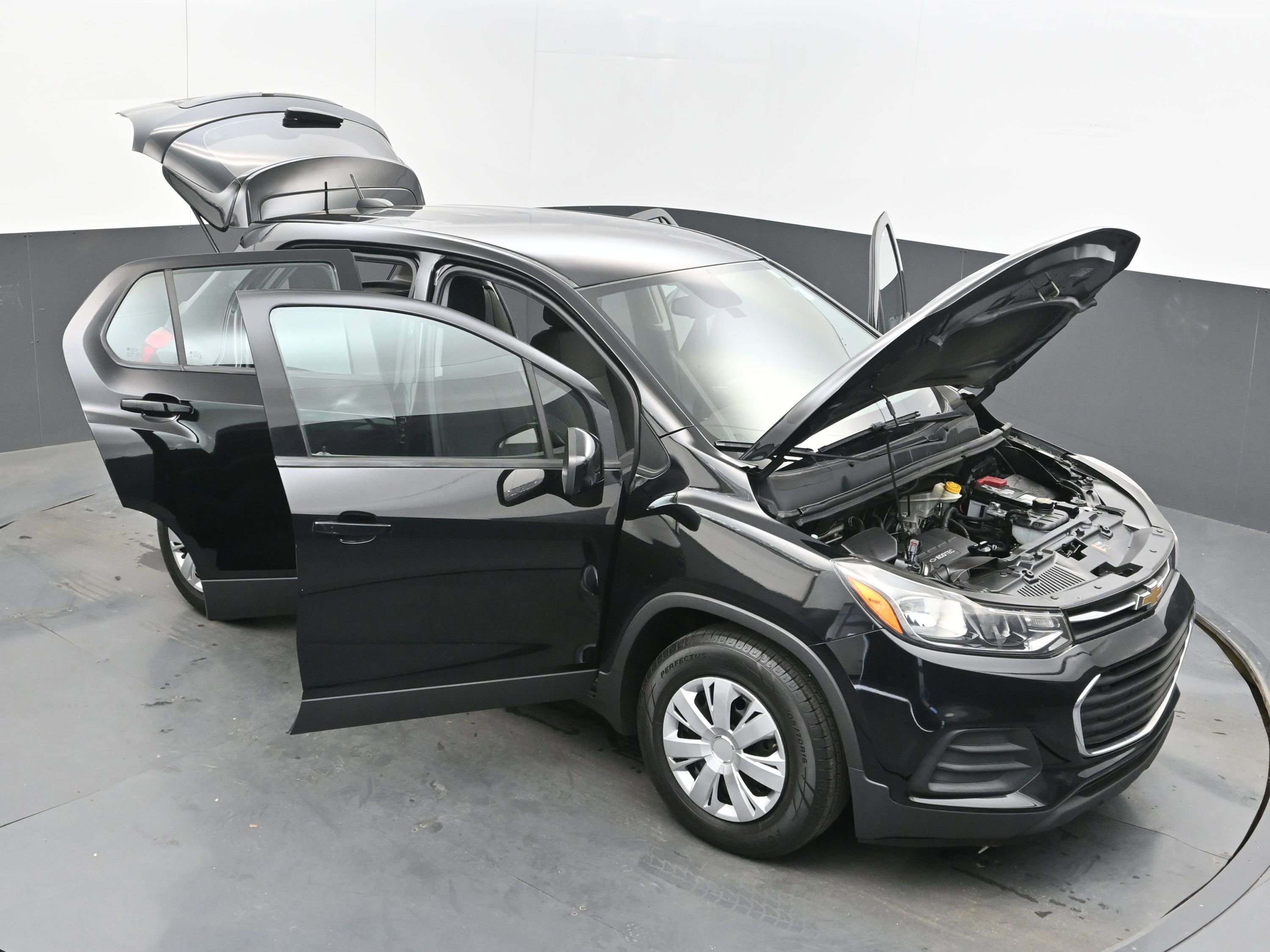 Used 2018 Chevrolet Trax LS image 34