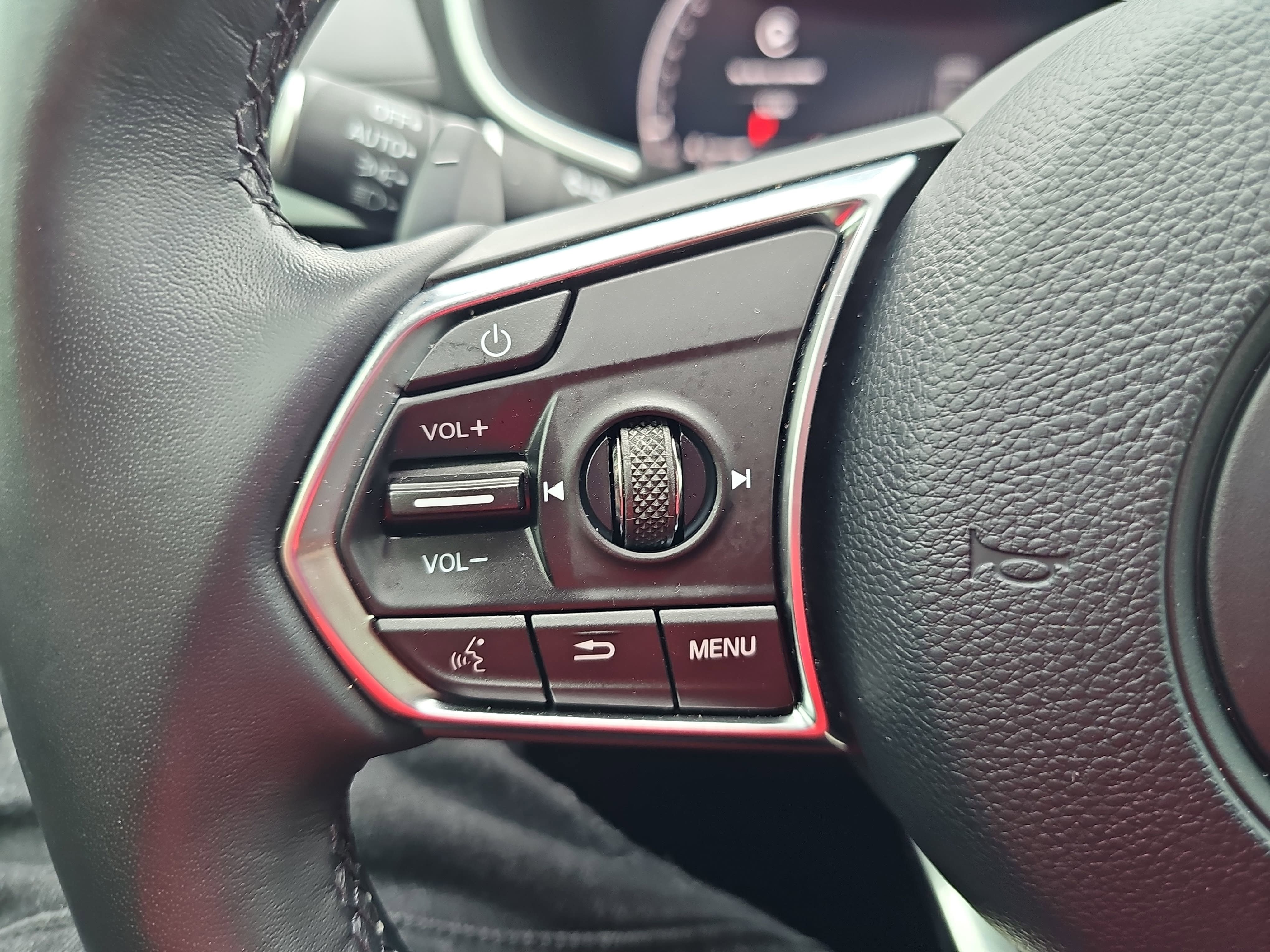 Certified 2025 Acura MDX FWD w/ Technology Package image 18