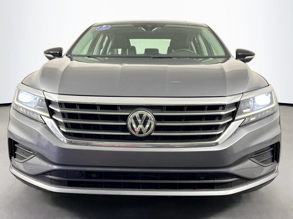 Used 2022 Volkswagen Passat 2.0T FWD image 2