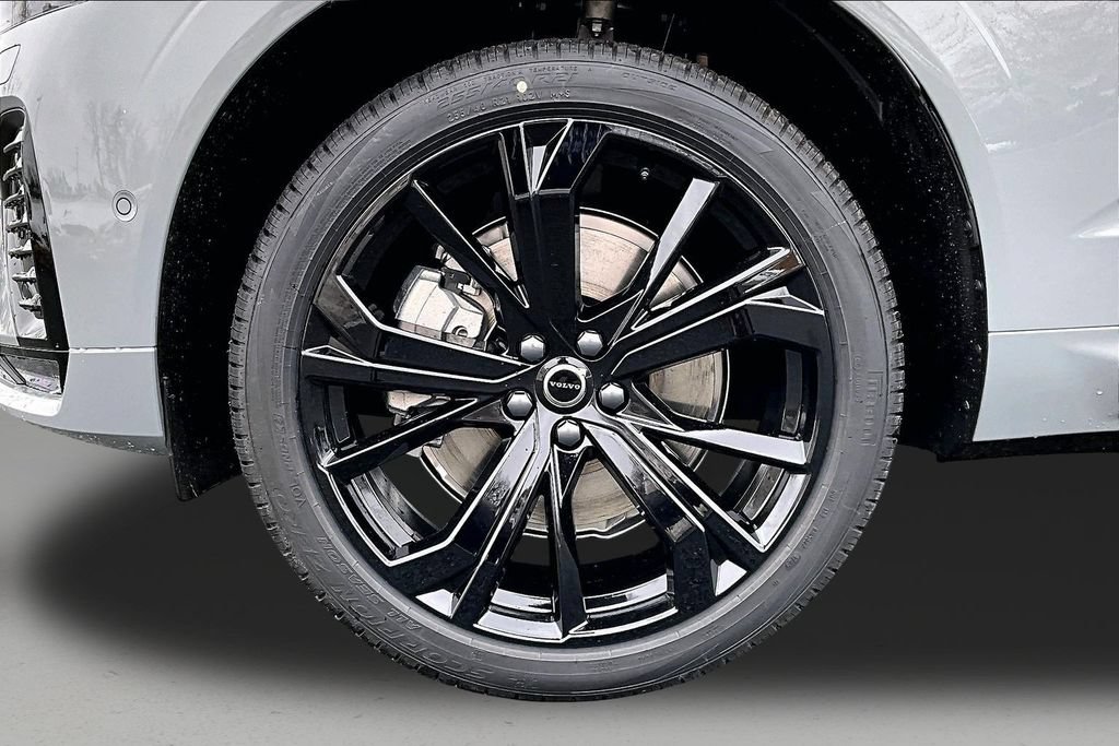 New 2026 Volvo XC60 B5 Ultra w/ Climate Package AWD/4WD image 13