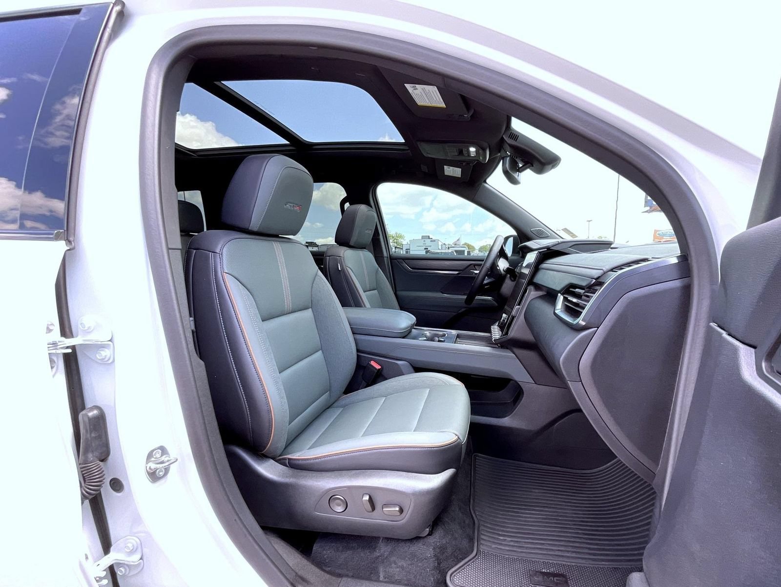 Certified 2024 GMC Acadia AT4 w/ Luxury Package AWD/4WD image 17