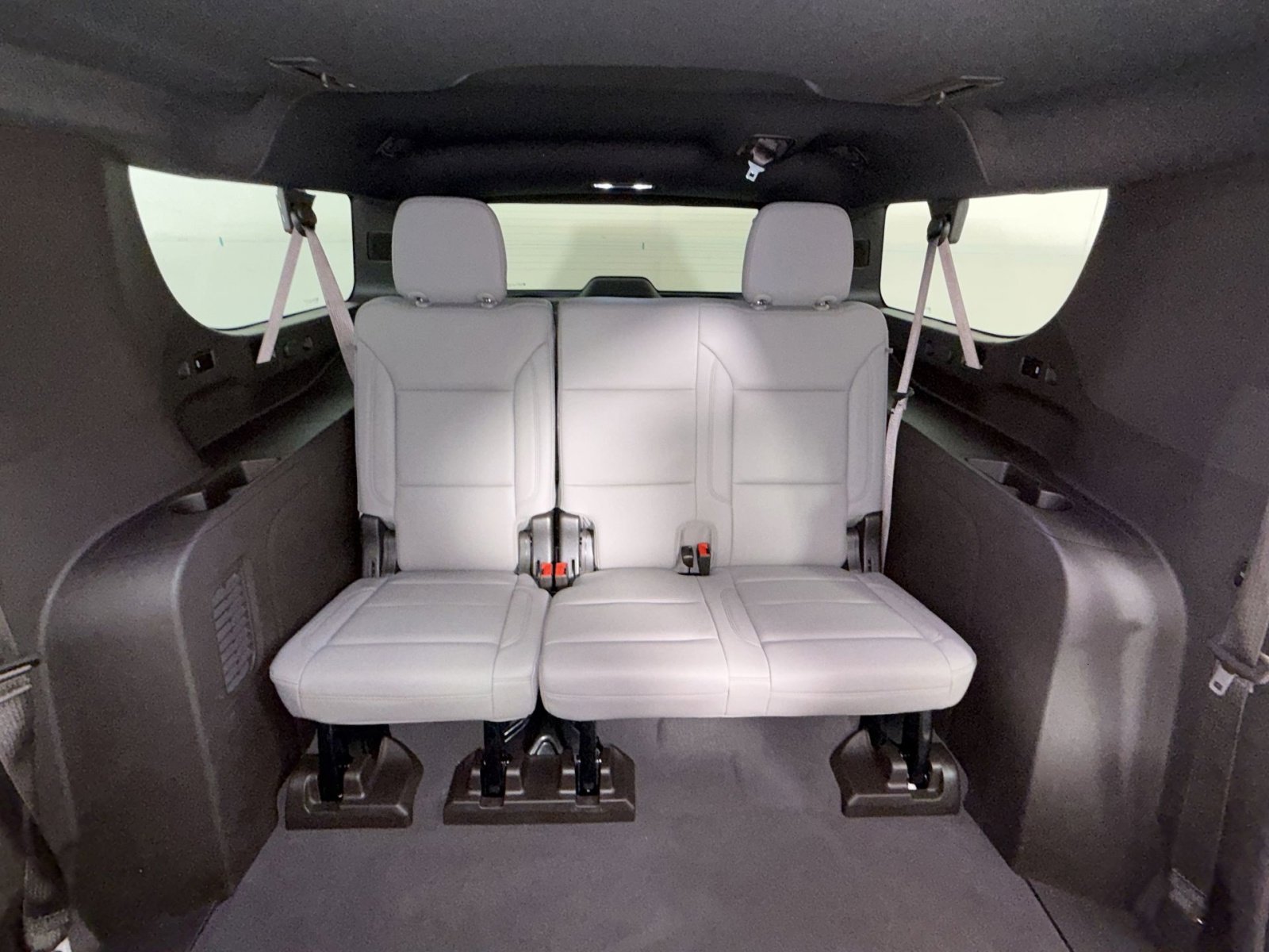 Used 2023 Chevrolet Suburban Z71 w/ Luxury Package image 26