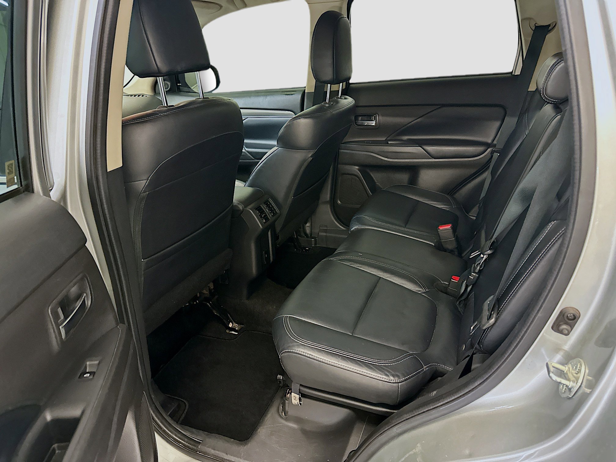 Used 2020 Mitsubishi Outlander SEL AWD/4WD image 28
