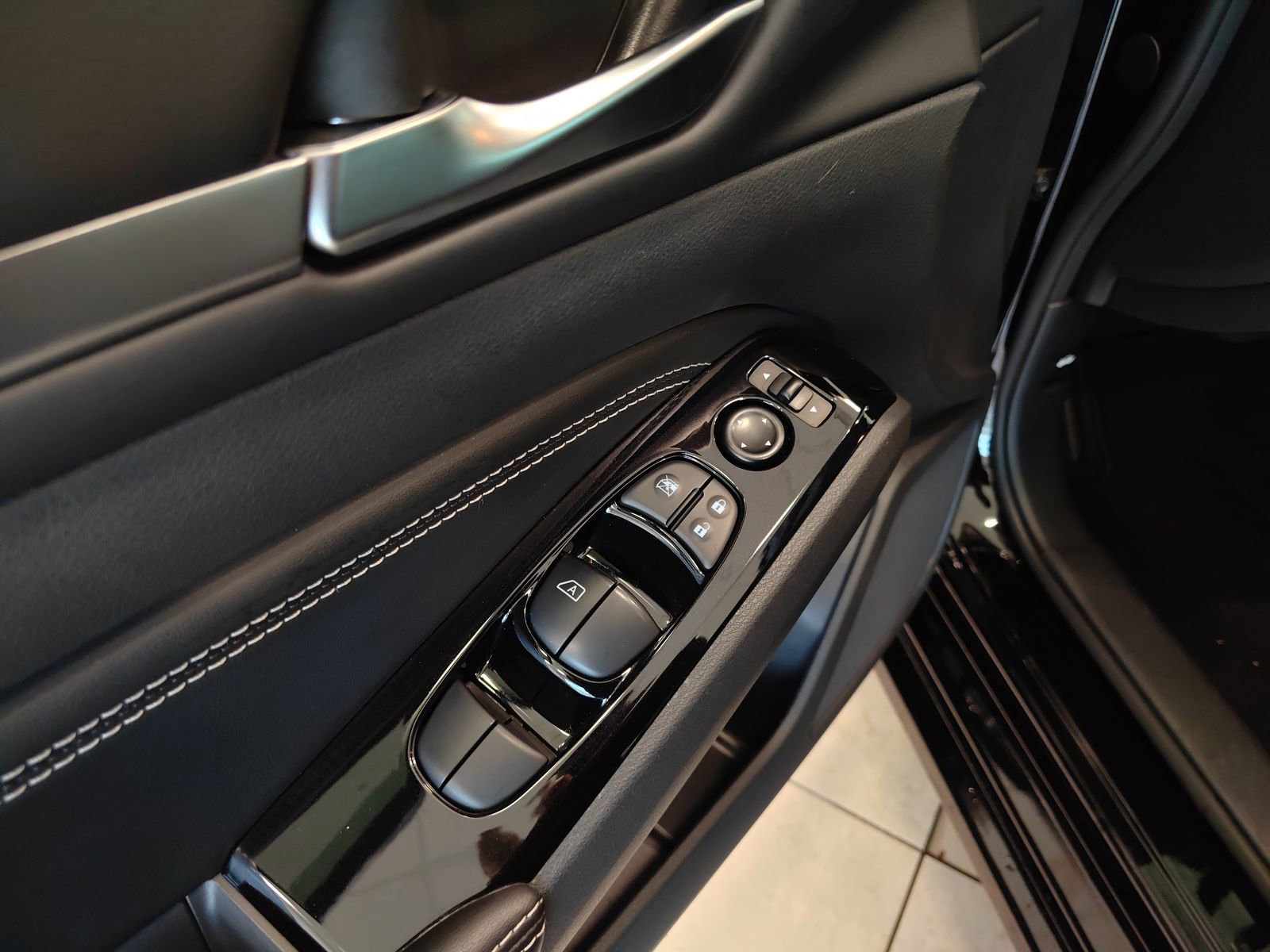 Used 2022 Nissan Altima 2.5 SV w/ SV Premium Package image 10