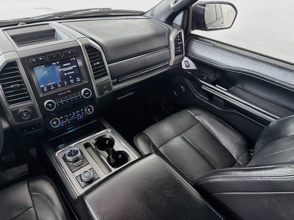 Used 2018 Ford Expedition XLT w/ Equipment Group 202A AWD/4WD image 24